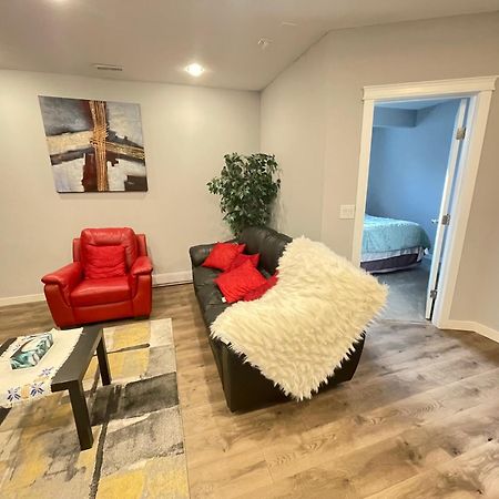 Comfortable And Beautiful Brand-New Suite Bsmt-Two Bedroom, Two Washrooms Κάλγκαρι Εξωτερικό φωτογραφία