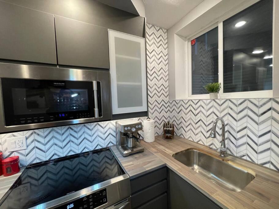 Comfortable And Beautiful Brand-New Suite Bsmt-Two Bedroom, Two Washrooms Κάλγκαρι Εξωτερικό φωτογραφία