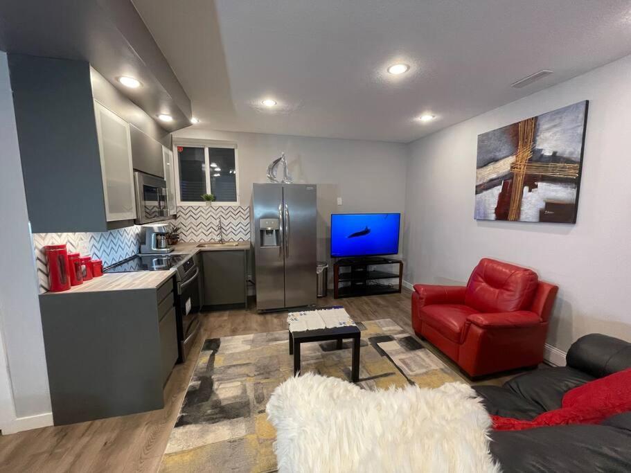 Comfortable And Beautiful Brand-New Suite Bsmt-Two Bedroom, Two Washrooms Κάλγκαρι Εξωτερικό φωτογραφία