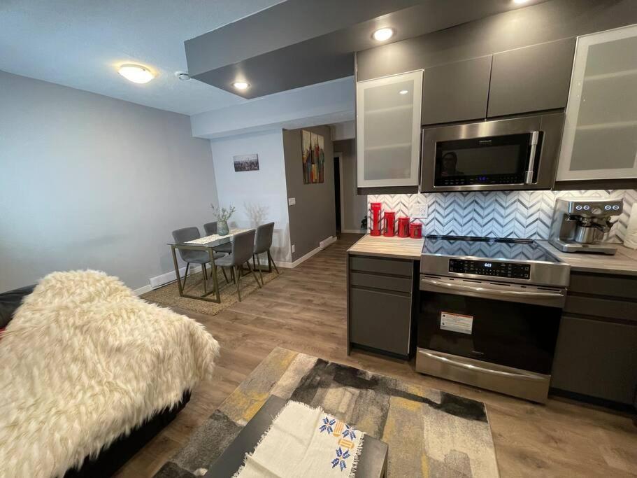 Comfortable And Beautiful Brand-New Suite Bsmt-Two Bedroom, Two Washrooms Κάλγκαρι Εξωτερικό φωτογραφία