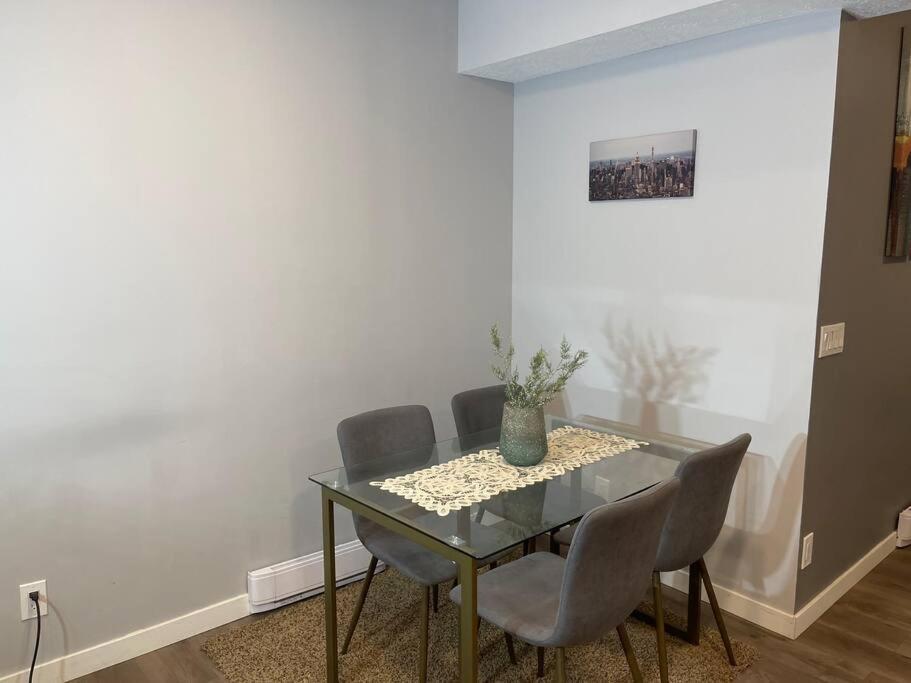 Comfortable And Beautiful Brand-New Suite Bsmt-Two Bedroom, Two Washrooms Κάλγκαρι Εξωτερικό φωτογραφία