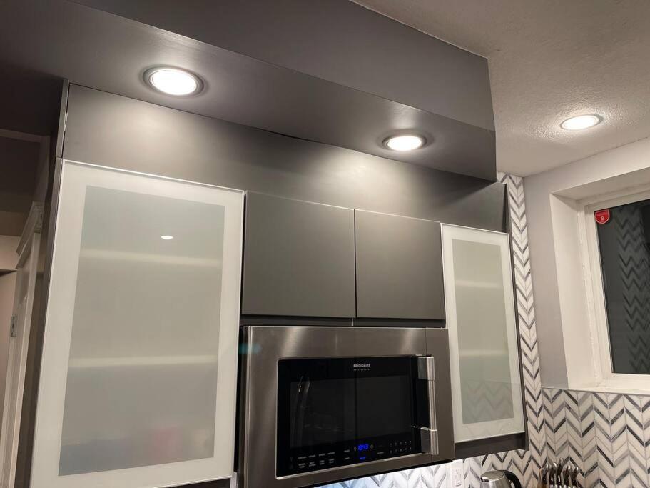 Comfortable And Beautiful Brand-New Suite Bsmt-Two Bedroom, Two Washrooms Κάλγκαρι Εξωτερικό φωτογραφία