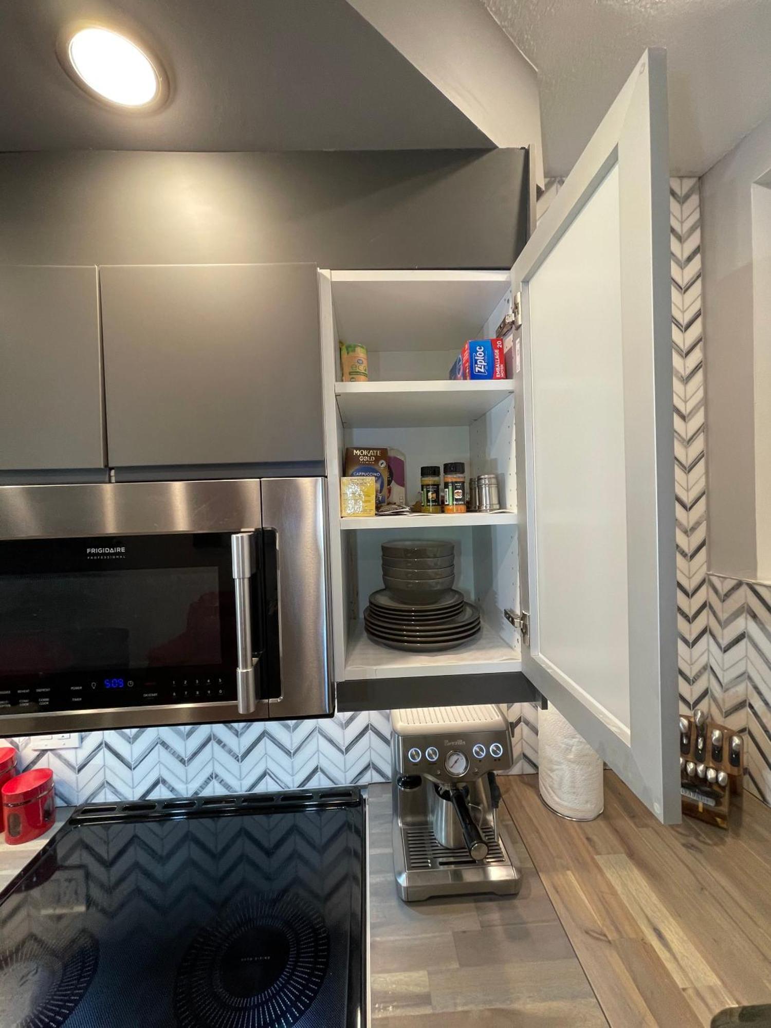 Comfortable And Beautiful Brand-New Suite Bsmt-Two Bedroom, Two Washrooms Κάλγκαρι Εξωτερικό φωτογραφία