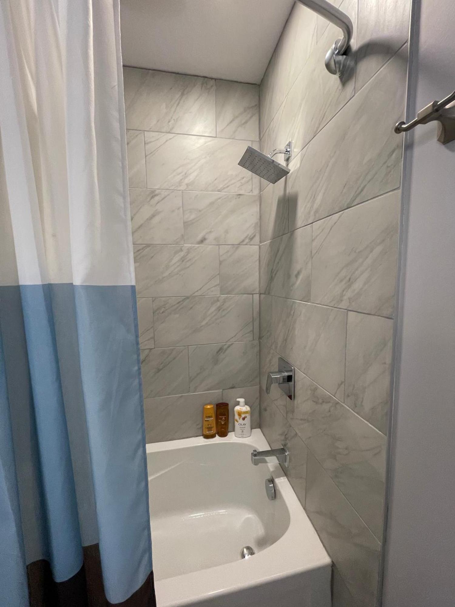 Comfortable And Beautiful Brand-New Suite Bsmt-Two Bedroom, Two Washrooms Κάλγκαρι Εξωτερικό φωτογραφία