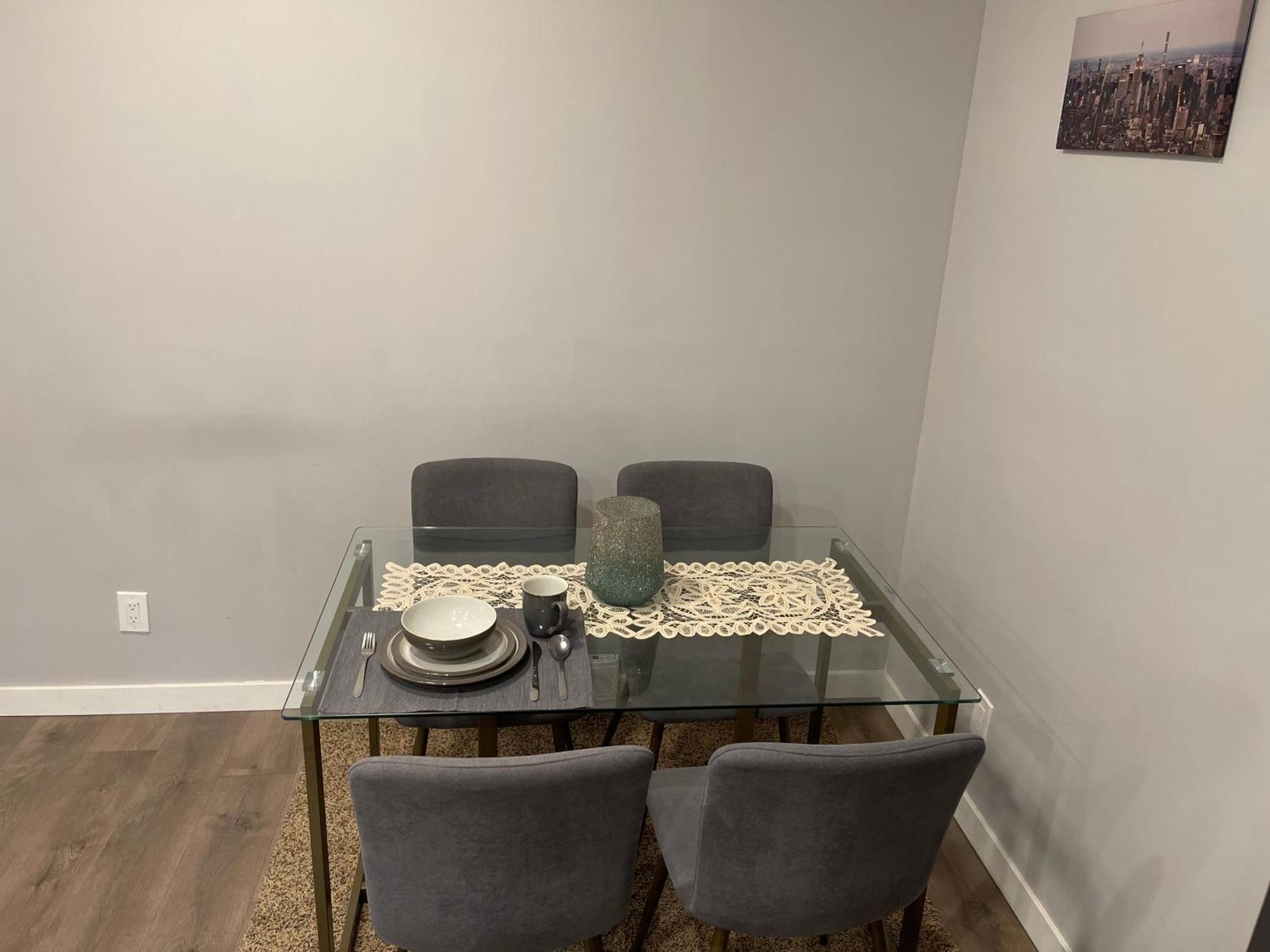Comfortable And Beautiful Brand-New Suite Bsmt-Two Bedroom, Two Washrooms Κάλγκαρι Εξωτερικό φωτογραφία