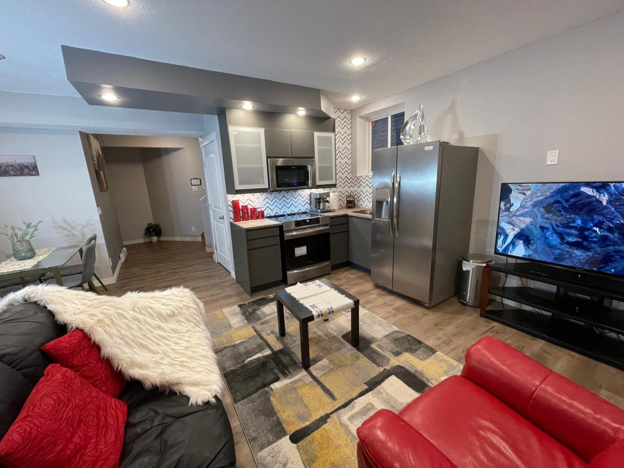 Comfortable And Beautiful Brand-New Suite Bsmt-Two Bedroom, Two Washrooms Κάλγκαρι Εξωτερικό φωτογραφία