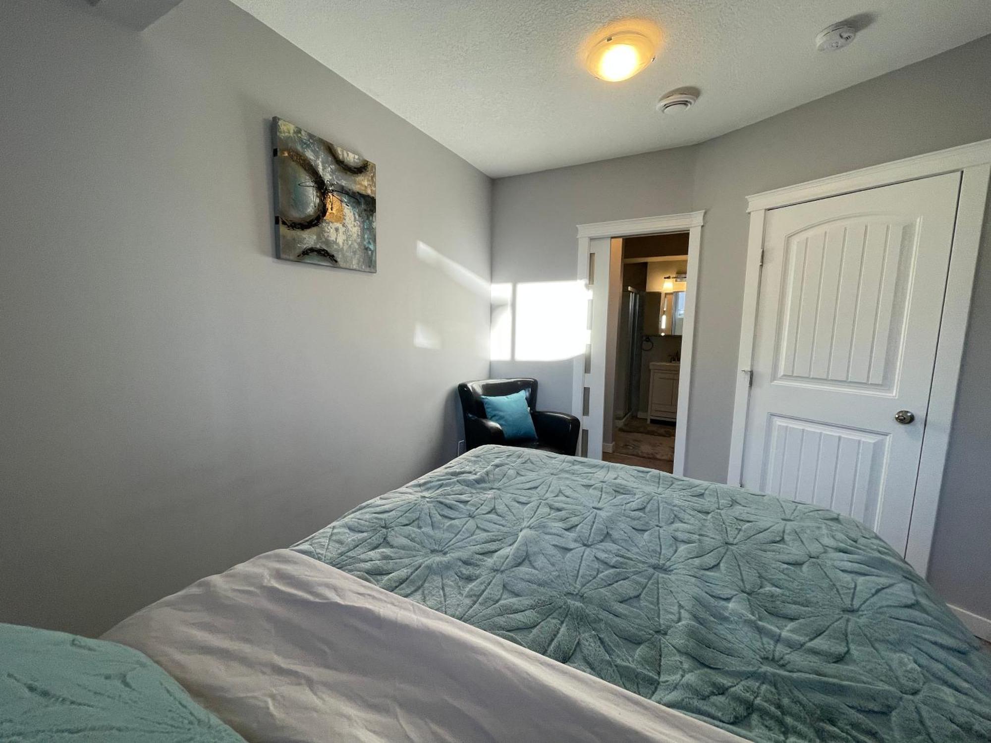 Comfortable And Beautiful Brand-New Suite Bsmt-Two Bedroom, Two Washrooms Κάλγκαρι Εξωτερικό φωτογραφία
